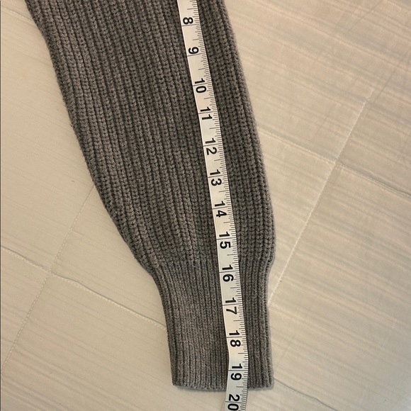 Abercrombie & Fitch Wedge Crew Gray Sweater Size Small - Picture 9 of 9